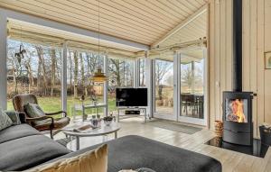 3 Bedroom Cozy Home In Grenaa