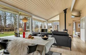 3 Bedroom Cozy Home In Grenaa