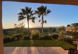 Bright 3-Bedroom with Sunset Views