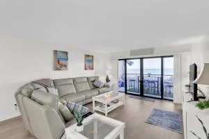 Magnificent Gulf Front Condo Located Directly on the Ocean! condo - إنديان روكس بيتش