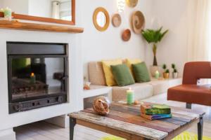 Villa Lori, pool, 5 min drive to beach in Albufeira