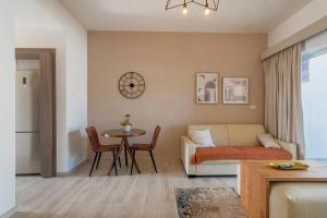 Beauty Pool views Paseo Playa Coral steps to the beach