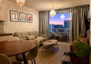 A pasos del Faro, perfecto para familias, nómadas digitales y viajeros - Excentete wifi, piscinas y áreas verdes