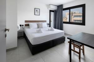 Urban Condo 33 with Balcony - 2 Bdr