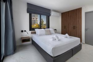 Urban Condo 33 with Balcony - 2 Bdr