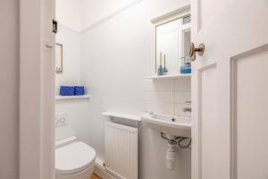 Spacious 5BR Home, Parking, Walk to Windsor