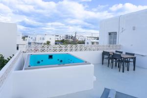 Swell S2 maisonette with private Jacuzzi in Naousa