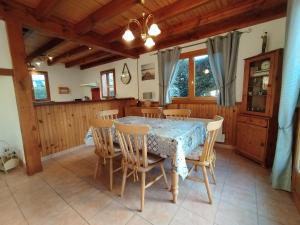 Maisons de vacances L-Auzacoise, chalet tout confort pour un sejour inoubliable : photos des chambres