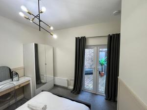 Heart of Torquay by harbourside, perfect location!