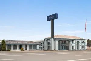 Baymont by Wyndham Kingman - Peach Springs