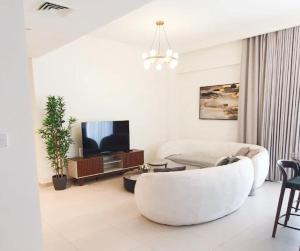 Spacious 3BR, Private Beach Access