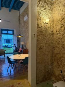 Casita de la 12 5 min a centro Campeche ideal para 2 ó 3 personas Cocina con estufa de inducción, microondas y refrigerador
