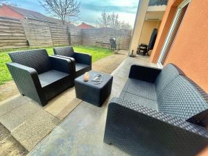 Appartements  Le Jardin des Glycines  Terrasse - BBQ - Wifi : photos des chambres