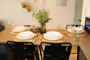 HOM WiFi AireAcond Piscina Parking Metro 4 min
