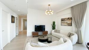 Spacious 3BR, Private Beach Access