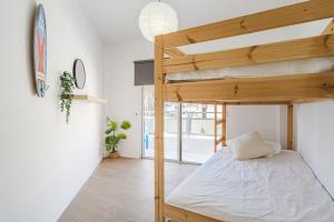 BEACH HOUSE ,1 min to beach, Brand NEW