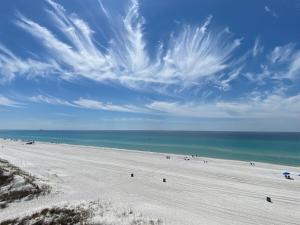 Regency Towers 1018 Beachfront unit