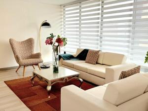 Beautiful apto near airport and American Embassy