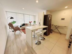 Beautiful apto near airport and American Embassy