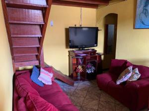 Casa Colorida - Acomodação para 14 pessoas - 10 minutos a pé do centro - Churrasqueira