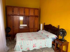 Casa Colorida - Acomodação para 14 pessoas - 10 minutos a pé do centro - Churrasqueira