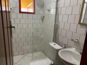 Casa Colorida - Acomodação para 14 pessoas - 10 minutos a pé do centro - Churrasqueira