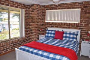 Birchgrove Terrace 1 - Bring your own linen