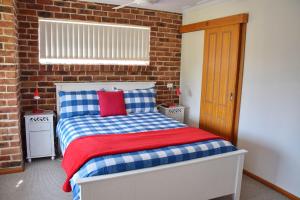 Birchgrove Terrace 1 - Bring your own linen