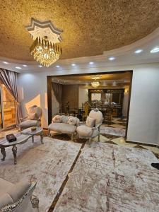 Two Flats Full Course Overlooking the Pyramid