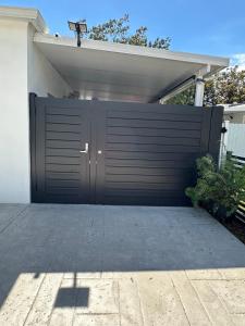 Comfortable modern apartment- central location.