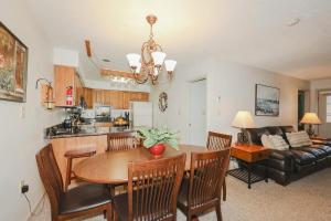 Lincoln Condo with slope view