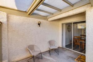 4 Mi to Mill Ave: Family Retreat w Patio in Tempe