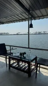 Malpe waterfront cottages - Kaup