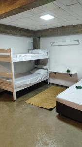 Casinha simples em Camburi no Trevo de Camburi