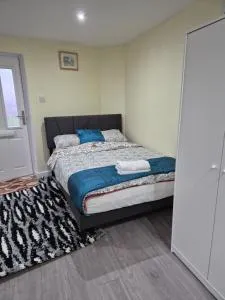 Spacious one bedroom Self Contain with toilet and bath - 米尔顿凯恩斯