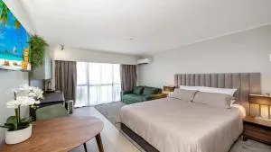 Studio 503 - Prime Spot With Ocean Views - Bushland Beach