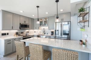 Edgewater Windward 508 - Newly Renovated Corner Condominium!