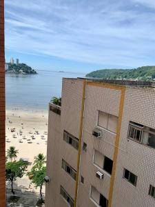 Apê na praia, pé na areia com vista mar