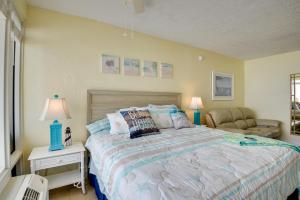 Oceanfront Daytona Beach Studio Walkable Location