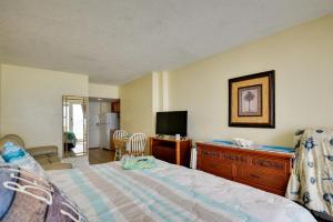 Oceanfront Daytona Beach Studio Walkable Location