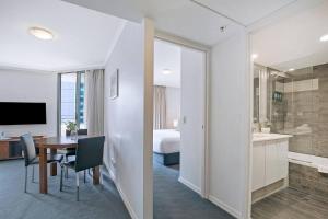 Charlottes Poolside Stay - Steps to Dining & Shops