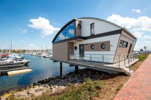 KYST 5410 Floating Home 1