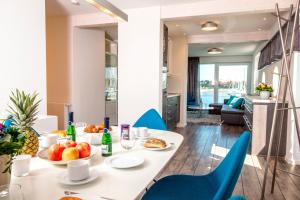 KYST 5410 Floating Home 1