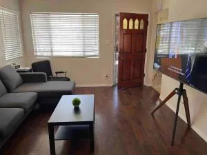 Comfy two bedroom with golf view and parkimg - 蒙特利公园市