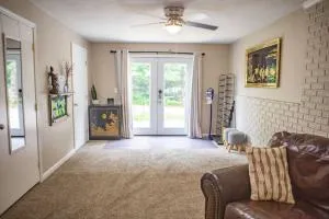 Moon River Smart-Suite near Interstate 44 and Airport - Спрингфилд