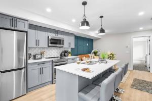 Charming 2BR Haven in Canmore Near DT and Banff