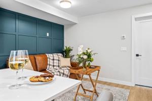 Charming 2BR Haven in Canmore Near DT and Banff