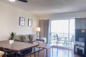 09 FREE Parking 10 min beach 2br-Waikiki Ala Moana