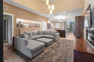 4BD and 4.5BA Amazing Villa with Private Hot Tub (3091)