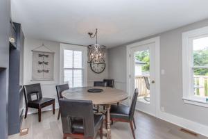 Boutique Quality Home Downtown by the Shaw